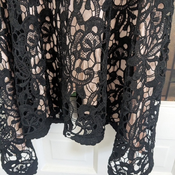 Open Back Sexy Bow back black lace with pink lining asymmetrical top size xl - Picture 2 of 3